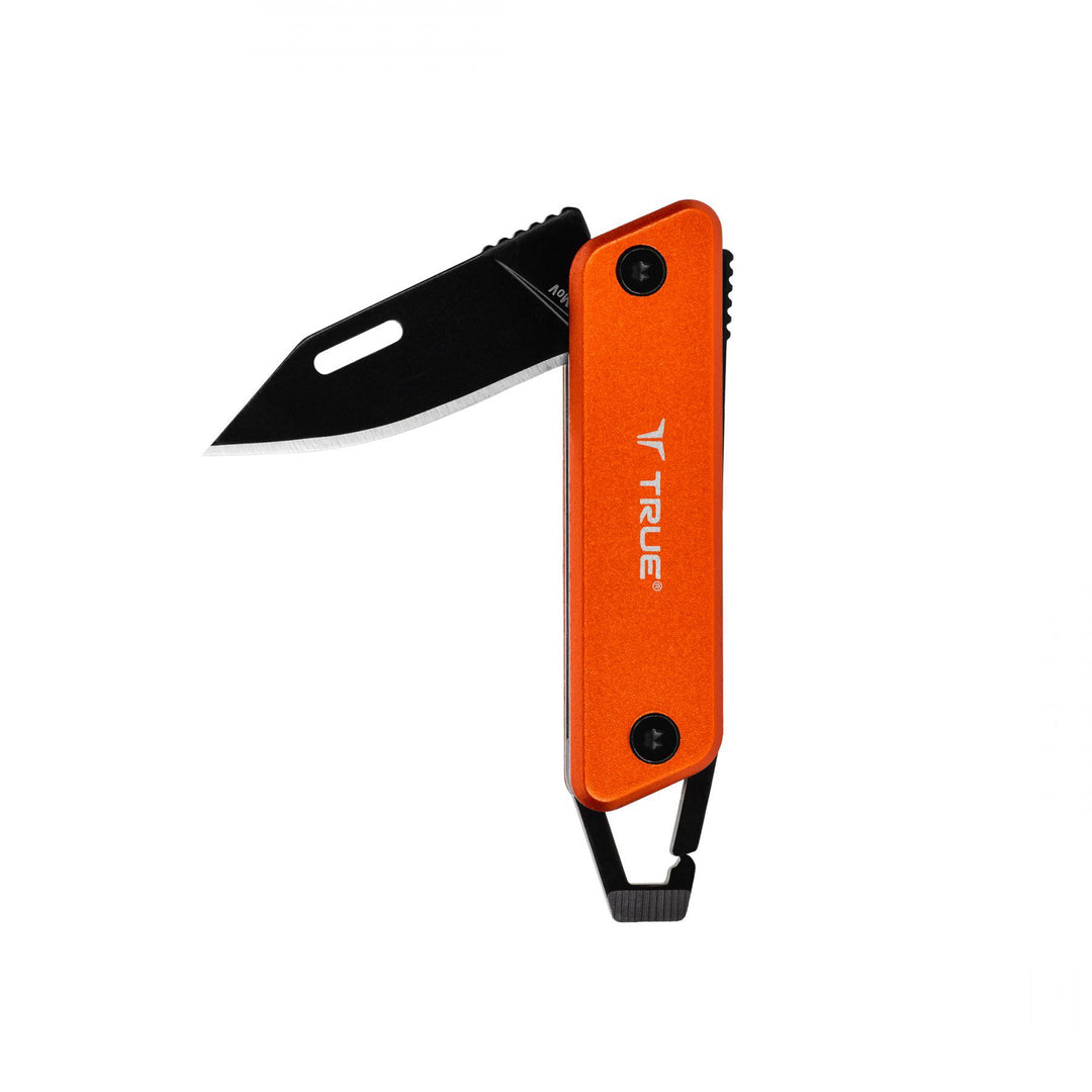 True Utility simply means ‘Really Useful’. Our collection of pocket tools are all about making sure you’re ready for whatever, while still being able to live light. The Modern KeyChain Knife is a compact knife with stylish, modern design. This perfectly sized knife features a carabiner clip to easily and quickly attach and remove from your keychain. The 3.8cm clip point blade is crafted from stainless steel, in both a mirror and black oxidized finish.