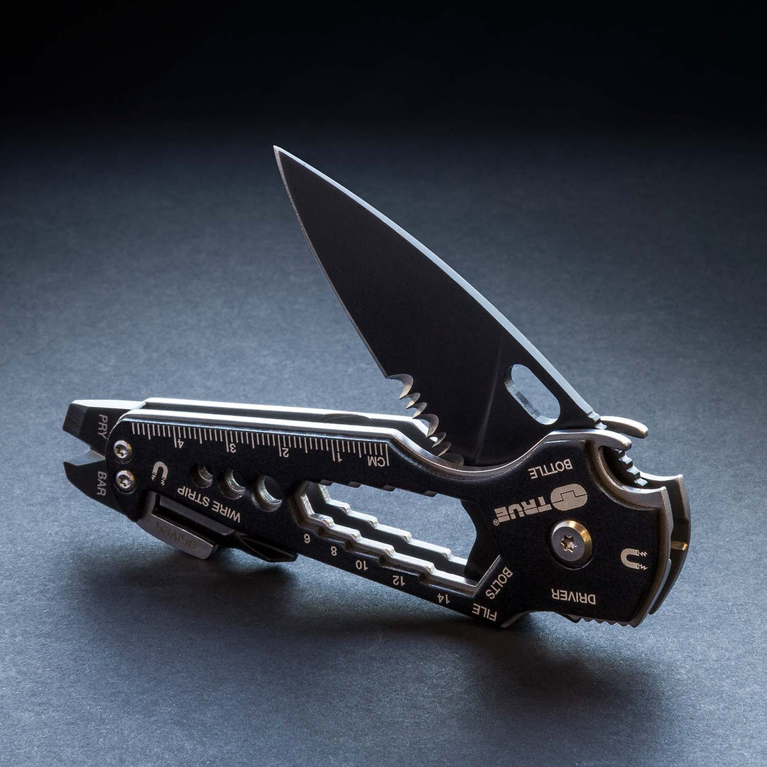 True Utility simply means ‘Really Useful’. Our collection of pocket tools are all about making sure you’re ready for whatever, while still being able to live light. Smartknife+ has 5 wrenches and 3 wire strippers, a pry bar function – ideal for removing unwanted nails, rulers, and a pocket clip and bottle opener