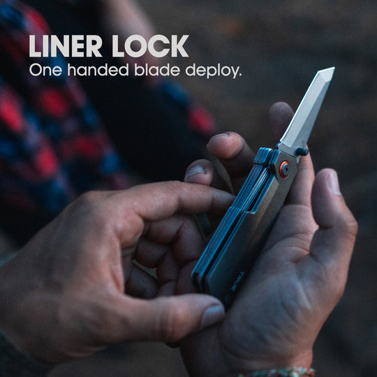 True Utility simply means ‘Really Useful’. Our collection of pocket tools are all about making sure you’re ready for whatever, while still being able to live light.  The DUAL CUTTER is a sleek, 2-in-1 cutting tool that houses a 7cm fine edge Tanto blade and a pair of spring-loaded, 4cm micro-serrated scissors.