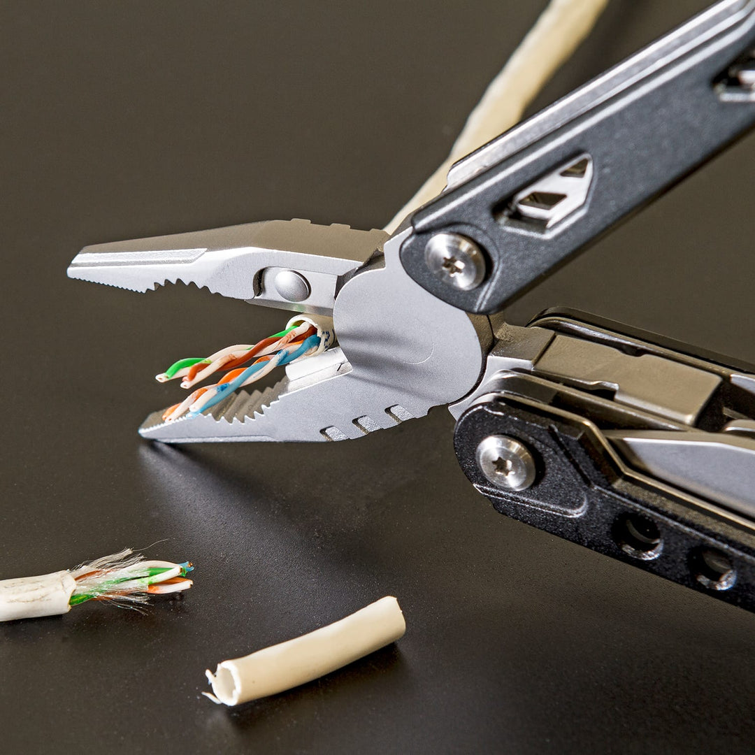 True Utility simply means ‘Really Useful’. Our collection of pocket tools are all about making sure you’re ready for whatever, while still being able to live light. Handyone is a knife first multi tool that includes a one-handed opening, full-size blade. With all the other essential tools hidden neatly within its stylish ergonomic skeleton style frame, Handyone is the ultimate handy tool.