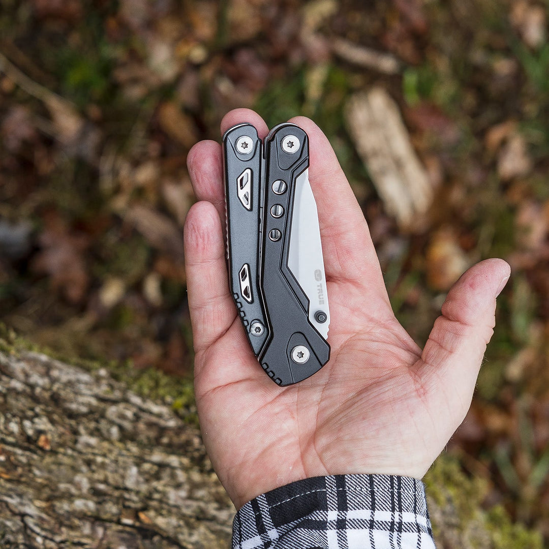 True Utility simply means ‘Really Useful’. Our collection of pocket tools are all about making sure you’re ready for whatever, while still being able to live light. Handyone is a knife first multi tool that includes a one-handed opening, full-size blade. With all the other essential tools hidden neatly within its stylish ergonomic skeleton style frame, Handyone is the ultimate handy tool.