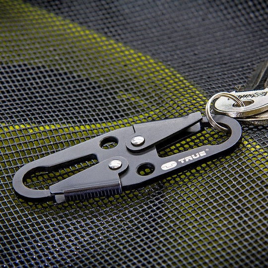 True Utility simply means ‘Really Useful’. Our collection of pocket tools are all about making sure you’re ready for whatever, while still being able to live light. Doubletrap 2 is large U.S. Military style clip, fail-safe twin carabiner. Attach the Doubletrap 2 directly to your keys or connect to just about anything else. The Doubletrap 2 has an incredible lab tested breaking strain of up to 150kg / 300lb!