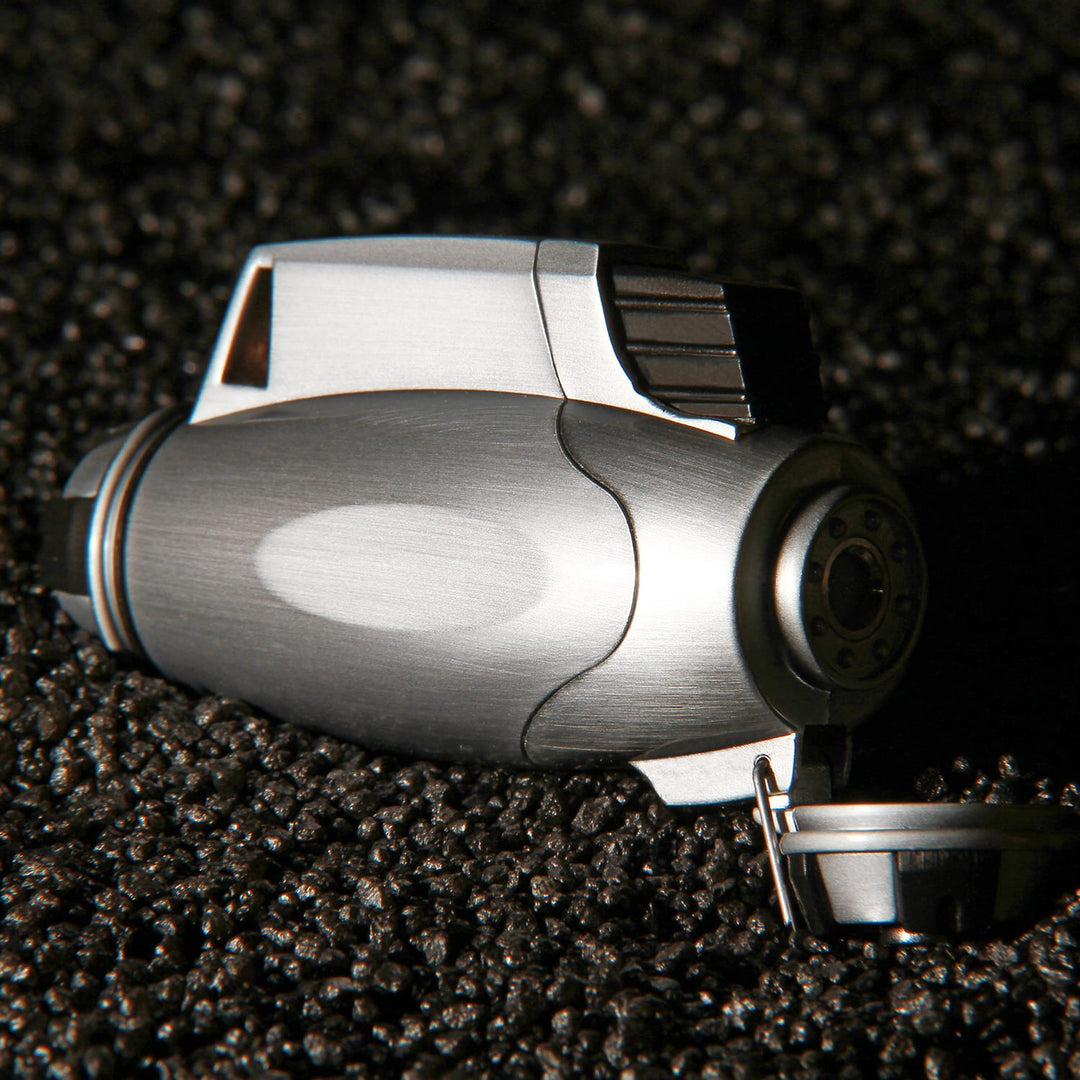True Utility simply means ‘Really Useful’. Our collection of pocket tools are all about making sure you’re ready for whatever, while still being able to live light. The TurboJet® FireWire® has a multitude of functions which are ideal for the outdoors. A one handed flip lid makes the lighter easy to use with just one hand. Whilst being able to reach 1300°C, the flame itself can be adjusted using the flame adjuster feature.