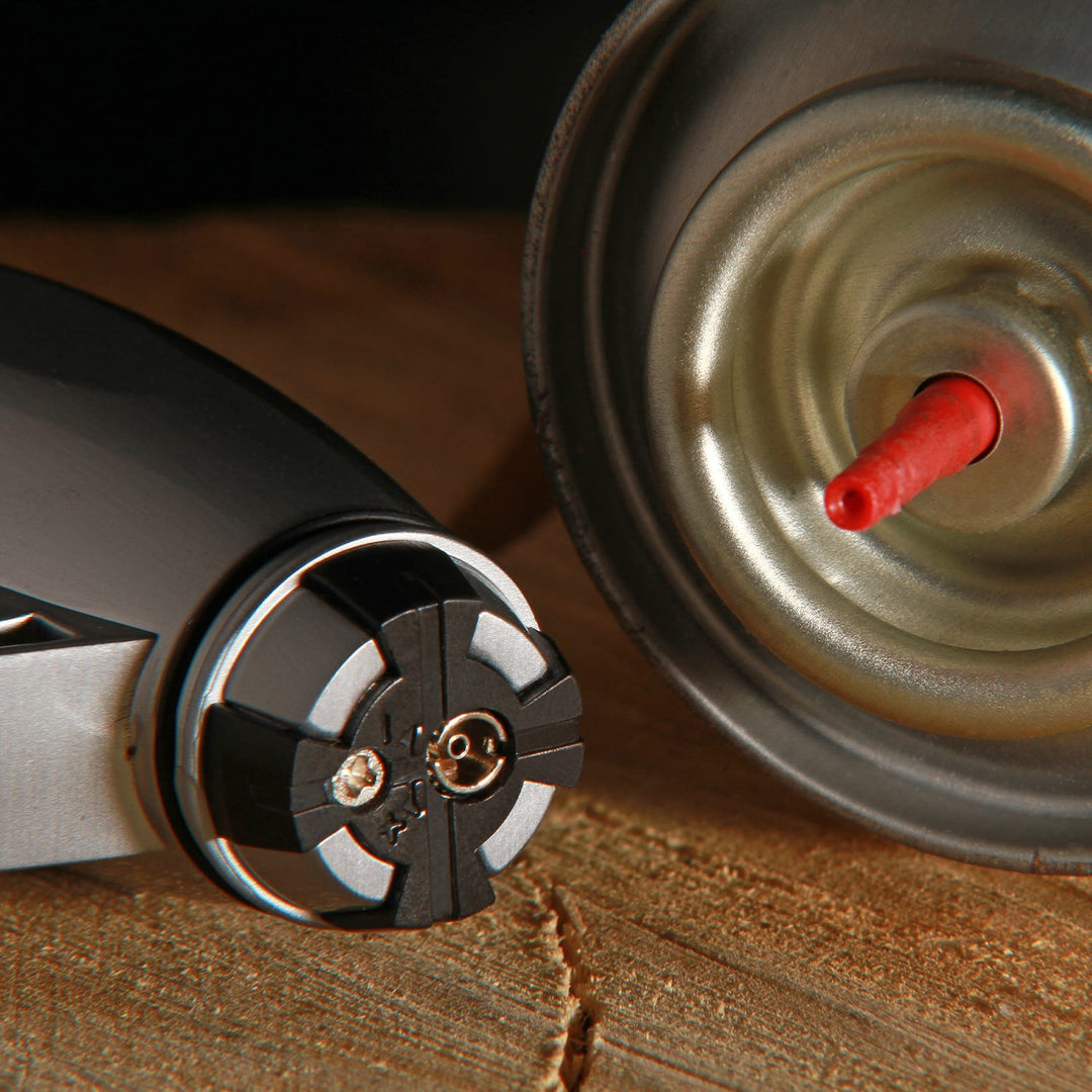 True Utility simply means ‘Really Useful’. Our collection of pocket tools are all about making sure you’re ready for whatever, while still being able to live light. The TurboJet® FireWire® has a multitude of functions which are ideal for the outdoors. A one handed flip lid makes the lighter easy to use with just one hand. Whilst being able to reach 1300°C, the flame itself can be adjusted using the flame adjuster feature.