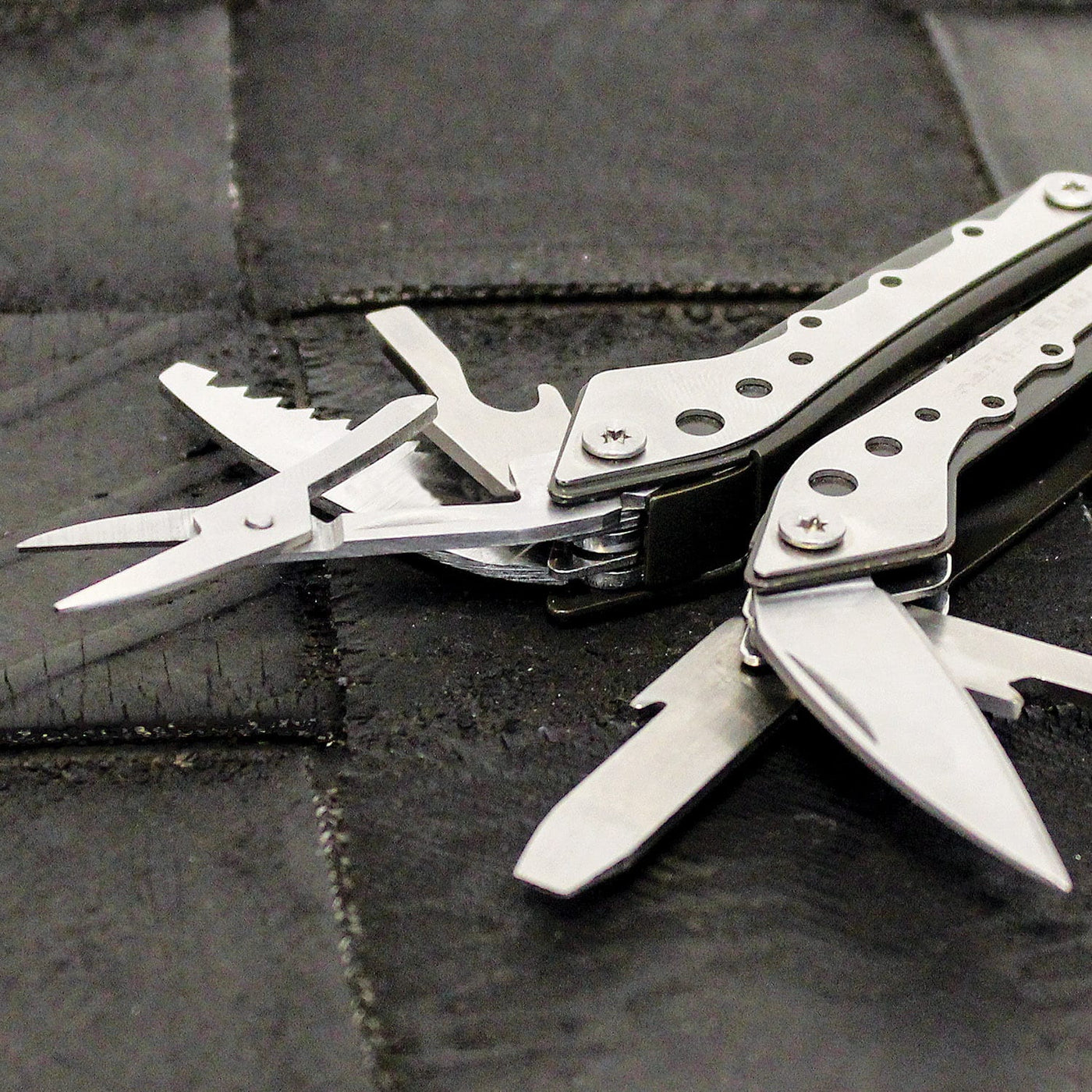 Mini Multi Active MiniMulti | Mini Multitool With 10 Functions | True Utility.com