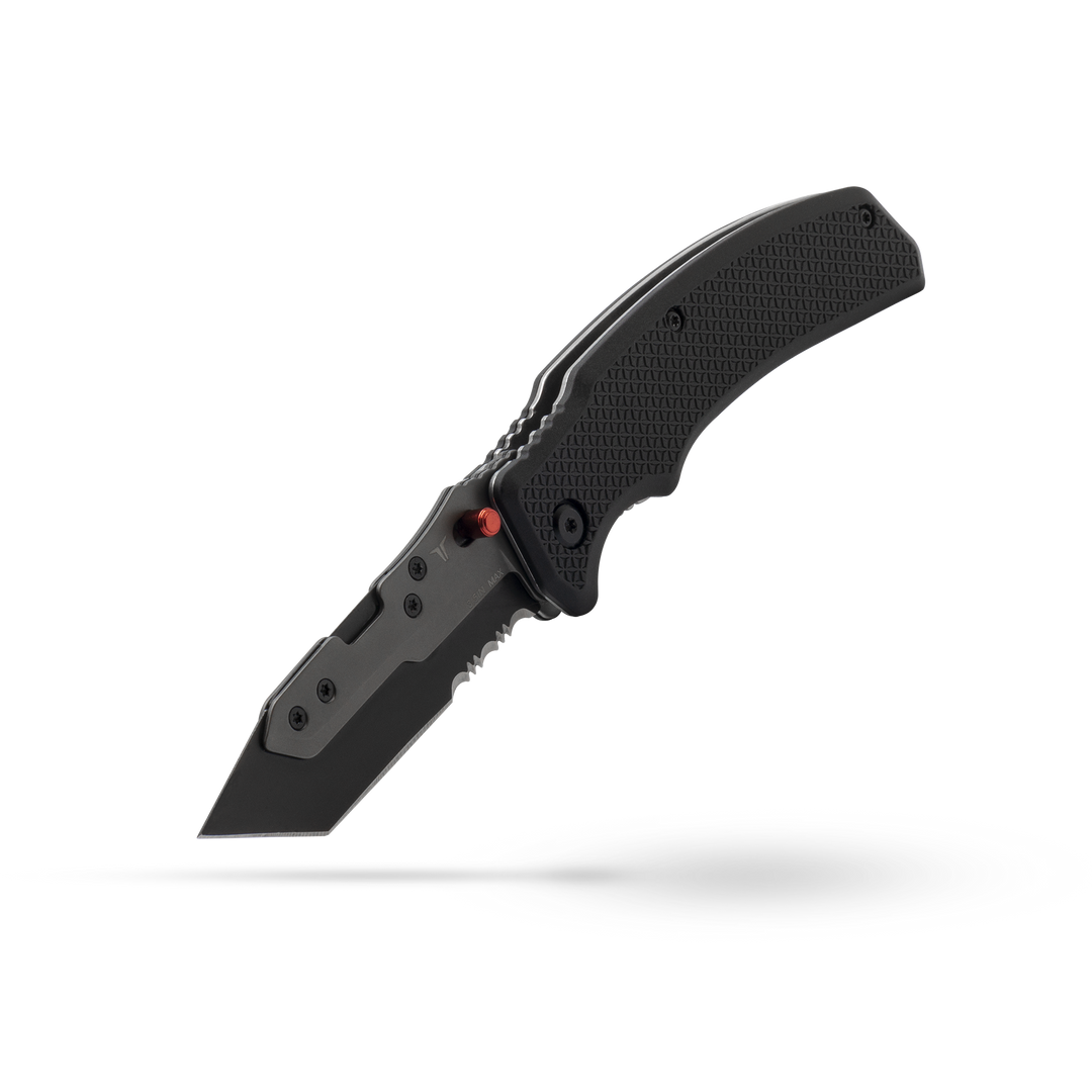knife with serrated edge