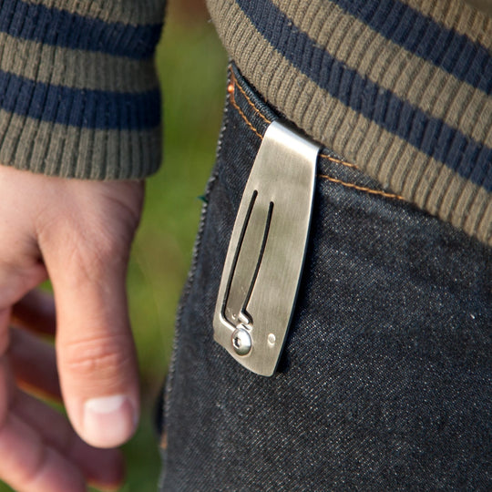 True Utility simply means ‘Really Useful’. Our collection of pocket tools are all about making sure you’re ready for whatever, while still being able to live light. The Clipster is an elegant folding knife featuring a locking blade with an integrated money/ belt/ pocket clip.