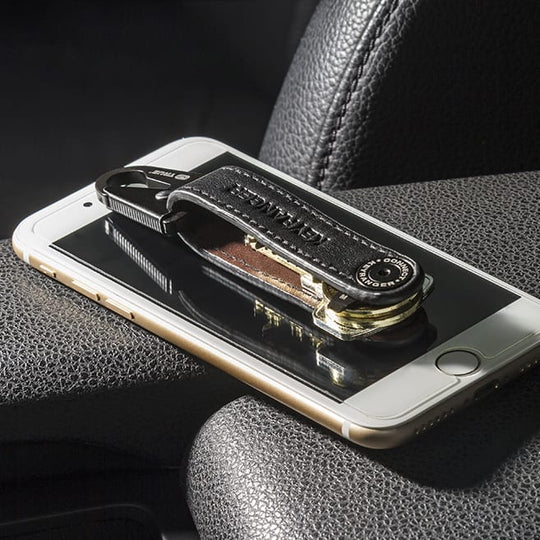 True Utility simply means ‘Really Useful’. Our collection of pocket tools are all about making sure you’re ready for whatever, while still being able to live light. The Keyranger is the slimmest key securing system on the market. With a premium cowhide black leather key fob and a contrasting tan leather interior, Keyranger holds your keys flat and in order.