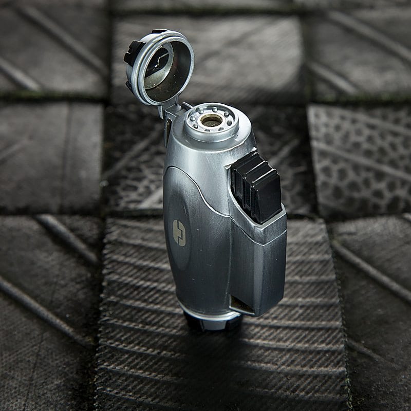 True Utility simply means ‘Really Useful’. Our collection of pocket tools are all about making sure you’re ready for whatever, while still being able to live light. The TurboJet® FireWire® has a multitude of functions which are ideal for the outdoors. A one handed flip lid makes the lighter easy to use with just one hand. Whilst being able to reach 1300°C, the flame itself can be adjusted using the flame adjuster feature.